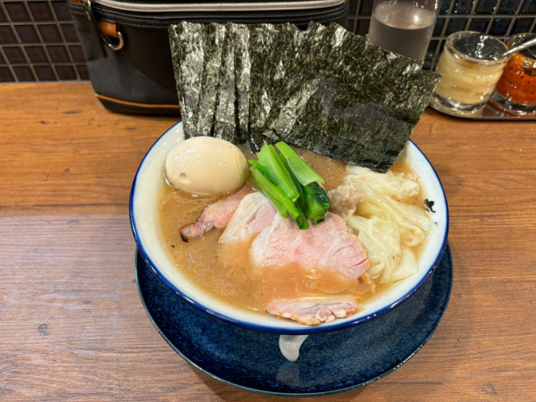 「ワンタンチャーシュー麺＋味玉＋特上海苔＋ライス」@豚骨 蒼翔の写真