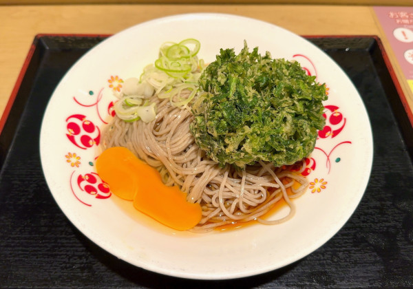 「春菊天玉そば(680円)」@いろり庵きらく グランスタ丸の内店の写真