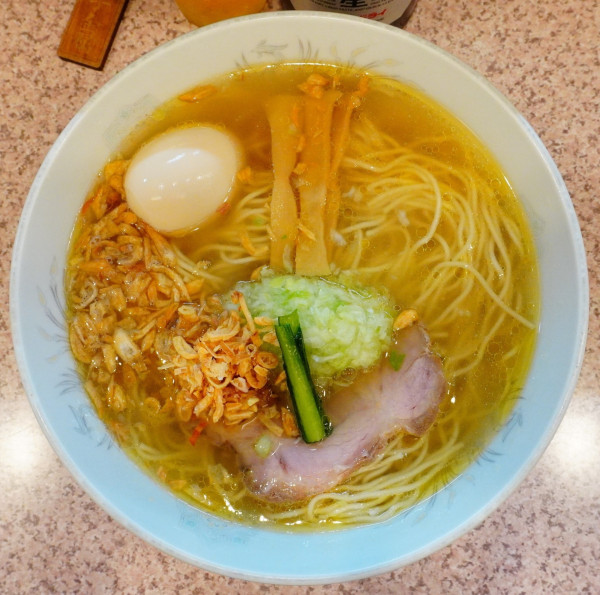 「塩ネギラーメン＋揚げネギ増量＋半熟煮卵＋ビール（中瓶）」@ラー麺専門店 こしがやの写真