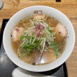 香ばし梅のしょう油ラーメン(1040円)期間限定