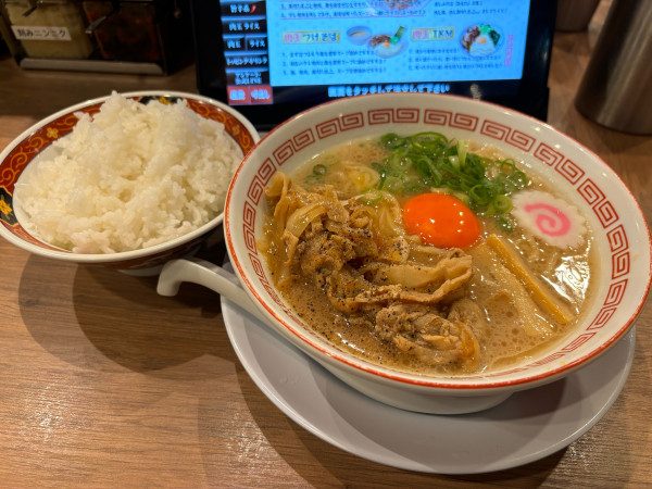 「肉玉中華そば 950円  ライス大盛り150円 300g」@肉玉中華そば 轟 名駅店の写真