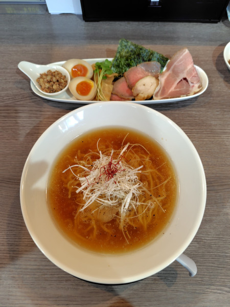 「特製醤油ラーメン（期間限定）1200円」@龍瞳の写真