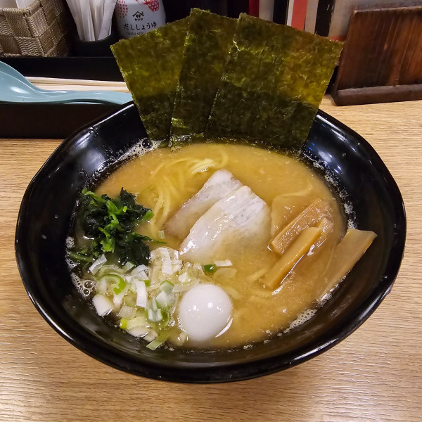 「豚骨醤油ラーメン」@横浜家系ラーメン 久米川家の写真