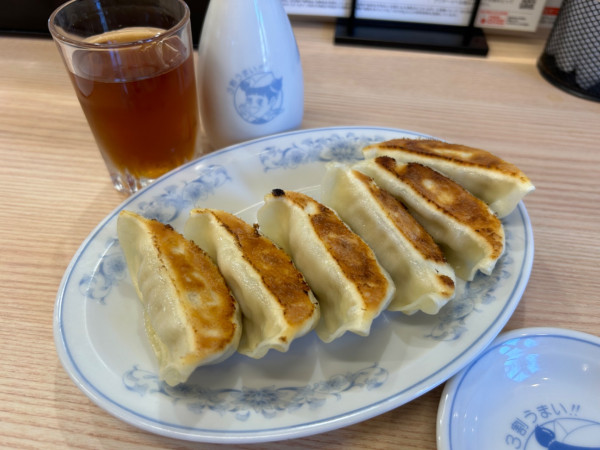 「焼餃子300円+紹興酒290円」@ぎょうざの満洲 坂戸駅店の写真