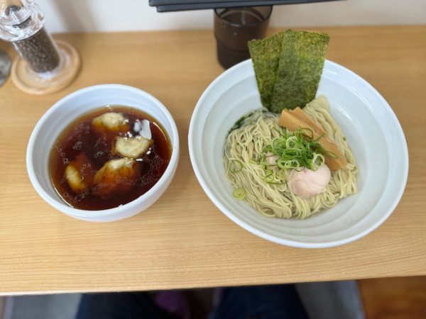 「わんたん(4個)昆布水つけ麺   1050円」@らぁ麺NOBU 川越店の写真