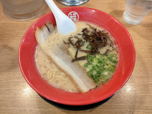 「特製ラーメン　バリカタ　580円」@豚骨ラーメン 福の軒の写真