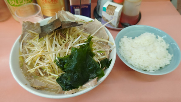 「ネギチャーシューメン﹢半ライス」@ラーメンショップ 橋戸店の写真