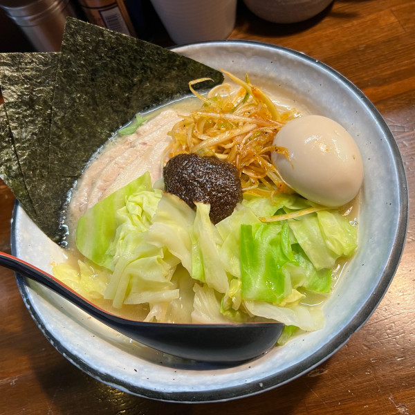 「熟成練り醤油らーめん＋具だくさん」@『   』（無銘）の写真