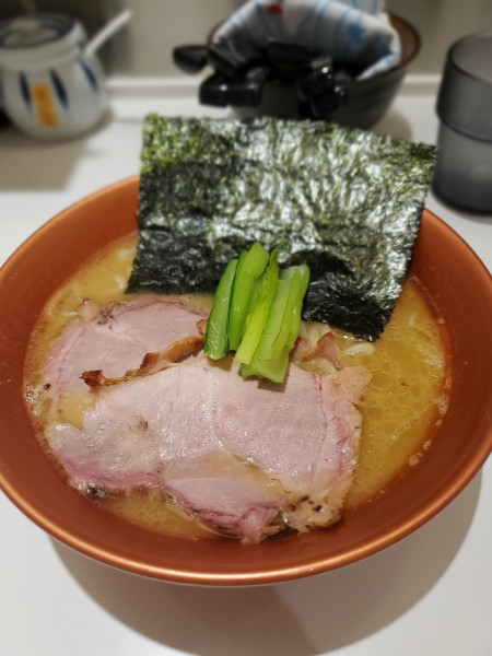 「ラーメン」@家系ラーメン 革新家 TOKYOの写真