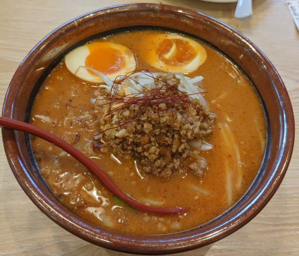 「北海道辛味噌らーめん + 味噌漬け玉子」@麺場 田所商店 東川口店の写真