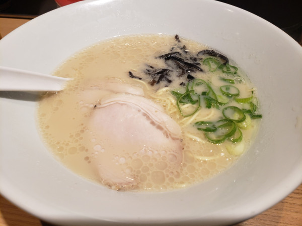 「白丸ラーメン」@博多一風堂 五反田東口店の写真