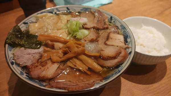 「ワンタン麺・麺大盛・チャーシュー増し・味玉 ￥1,430」@Ramen akiの写真