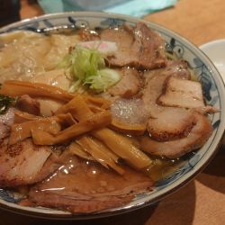 ワンタン麺・麺大盛・チャーシュー増し・味玉 ￥1,430
