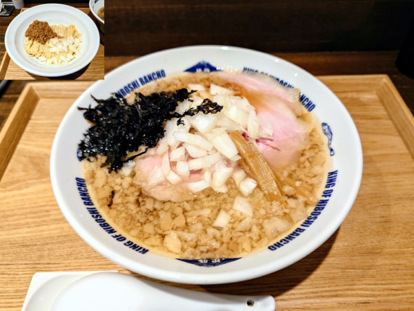 「背脂煮干中華蕎麦+にんにくの和え玉」@NIBOSHIMANIAの写真