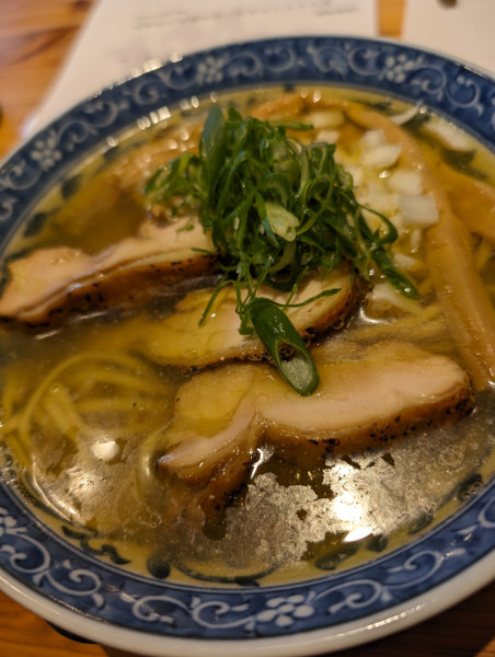 「内モンゴル塩らぁめん燻製鶏」@麺屋 夢風の写真