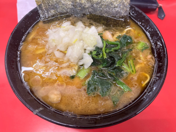 「中盛ラーメン950円＋玉ねぎ90円」@上越家の写真
