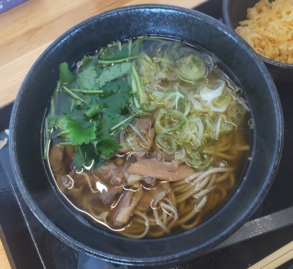 「温かい 肉蕎麦 900円」@蕎麦処 十割庵の写真