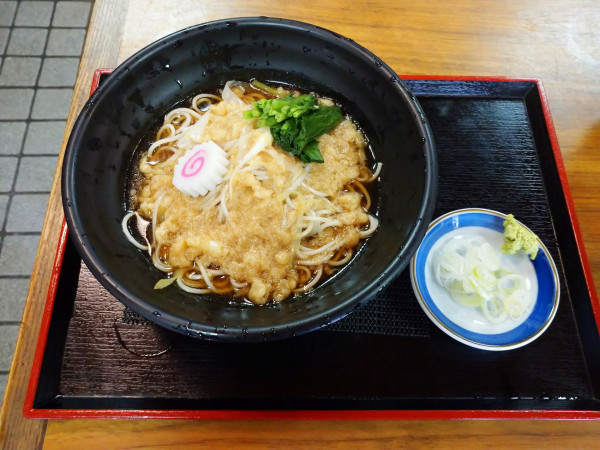 「冷やしたぬきそば（580円）＋ミニ2色丼（100円）」@たまる屋の写真