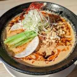 濃厚鶏汁担々面990円