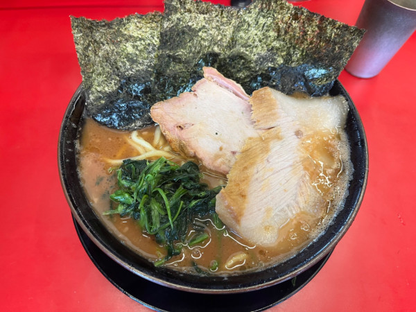 「ラーメン（大盛）＋豚トロチャーシュー」@柏 王道家の写真