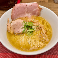 鶏清湯・塩らぁ麺(900円)