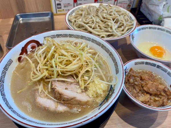 「つけ麺 大  TPネギ  肉アブラ  生玉子」@ラーメン豚山 与野本町店の写真