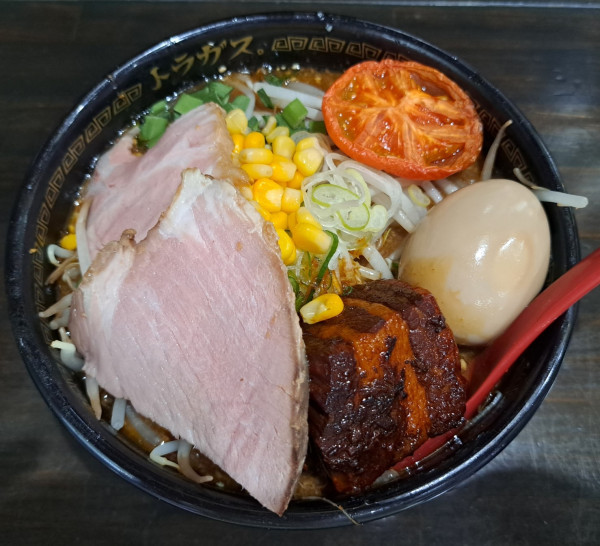 「特製みそラーメン1100円」@トラガス。の写真