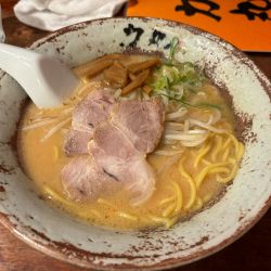 力丸みそラーメン 880円 半チャーハン300円
