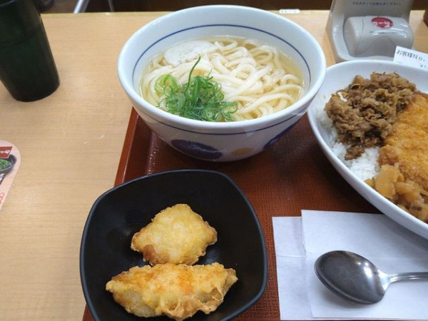「とり天うどん」@なか卯 宇治槇島店の写真