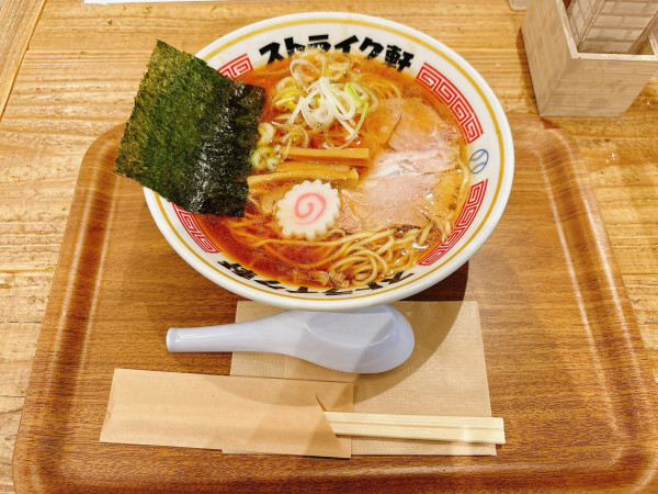 「ストレート」@ストライク軒 NOODLE STUDIOの写真