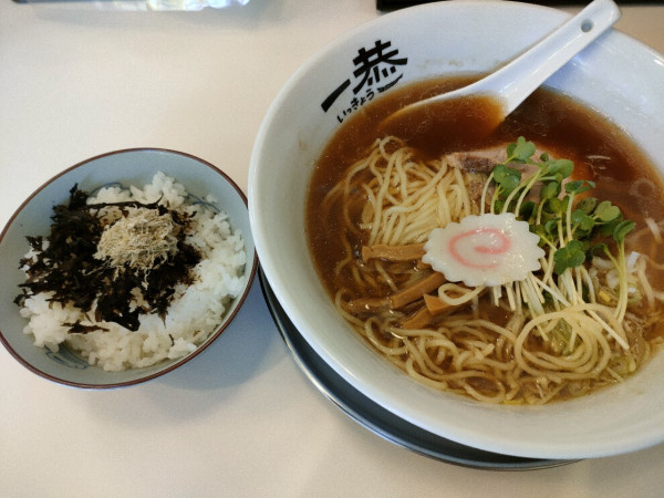 「煮干しラーメン＋ラーメン茶漬け」@にぼしラーメン一恭の写真