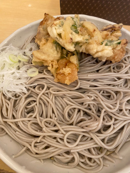 「かき揚げソバ（冷）」@越後十日町そばと地酒の店 がんぎ 新川二丁目店の写真