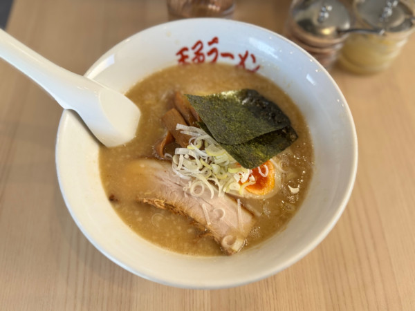 「とんこつ 普通盛(1玉 110g) 900円(税込)」@東京とんこつ 王子ラーメンの写真
