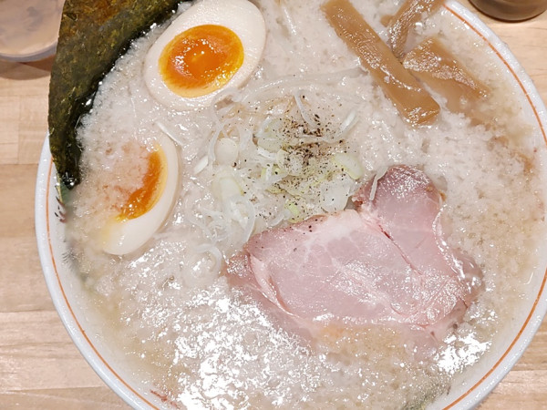 「背脂ラーメン（並、大チャッチャ）＋味玉」@背脂ラーメン チャッチャ亭の写真