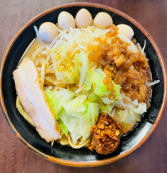 「家系二郎+うずらトッピング 1060円」@横浜家系ラーメン 宮本商店 日立相田店の写真