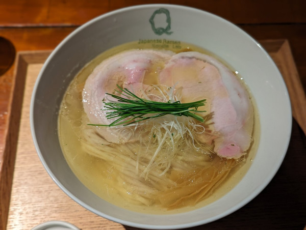 「塩らぁ麺」@Japanese Ramen Noodle Lab Qの写真