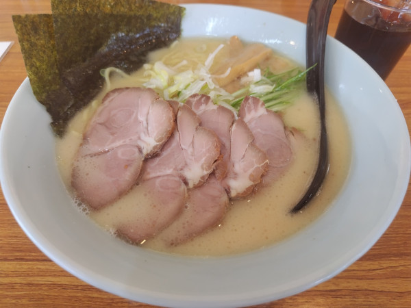 「大阪風豚骨ラーメン　＋アイスコーヒー：サービス」@ラーメン麺吉の写真