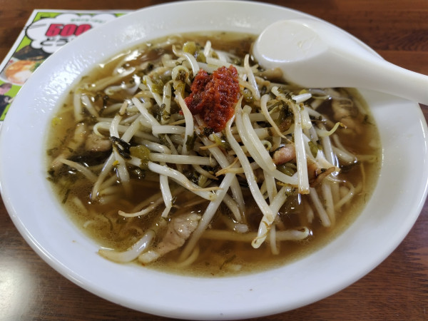 「【限定】高菜豆芽拉麺　※クーポンで５００円」@手打拉麺 萬山園 浅間温泉店の写真