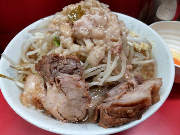 「小ラーメン＋生玉子､ヤサイアブラ､ニンニク少し」@ラーメン二郎 上野毛店の写真