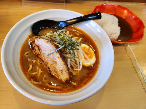 「カレーラーメン&半カレーライス」@魔女のカレーの写真