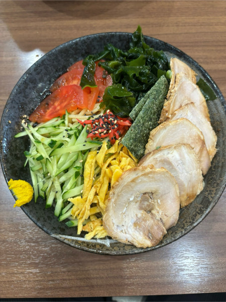 「冷やし中華チャーシュー」@らーめん治 らいおん 百草店の写真