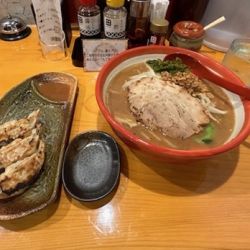 伊勢味噌野菜ラーメン＋炙りチャーシュー＋餃子3個