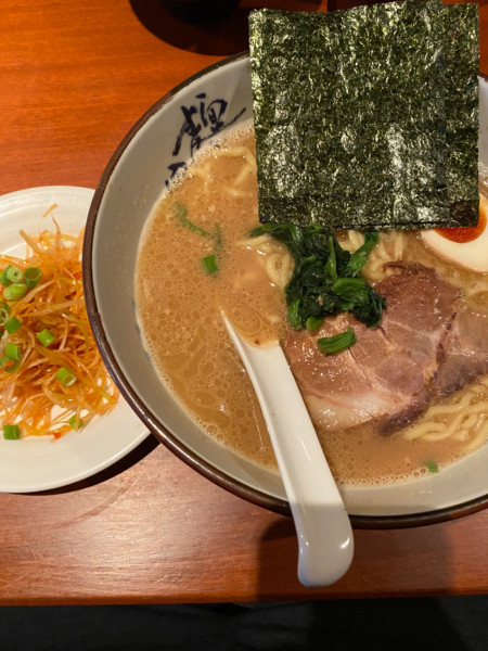 「ラーメン＋辛味ネギ」@究極ラーメン 横濱家 八王子みなみ野店の写真