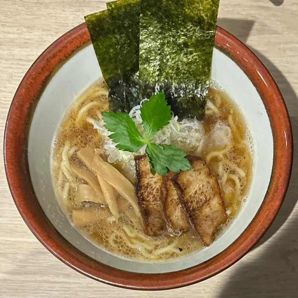 「醤油らーめん鼎式（濁り）」@魚菜由良 鼎の写真