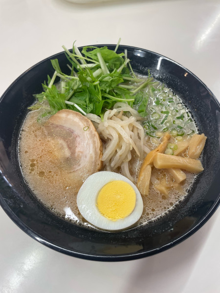 「麦わらラーメン（豚骨醤油）」@カレー＆ラーメンハウス 麦わら屋の写真