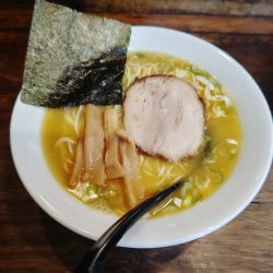 らーめん(麺大盛)(800+100円)