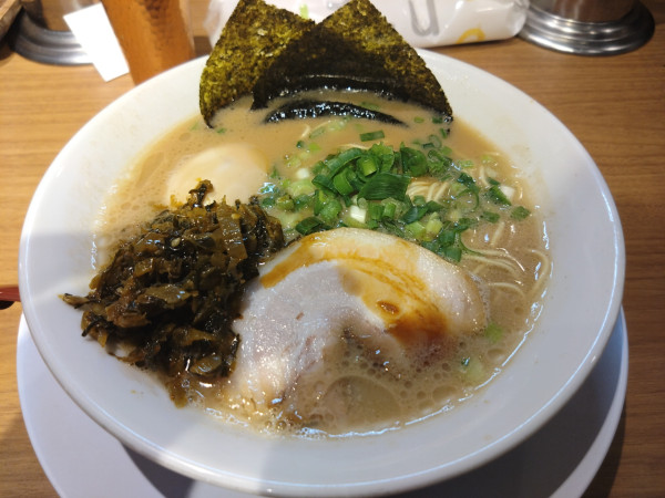 「ラーメン 味玉、替玉」@釜焚きとんこつ がっとん 東京ラーメン横丁店の写真