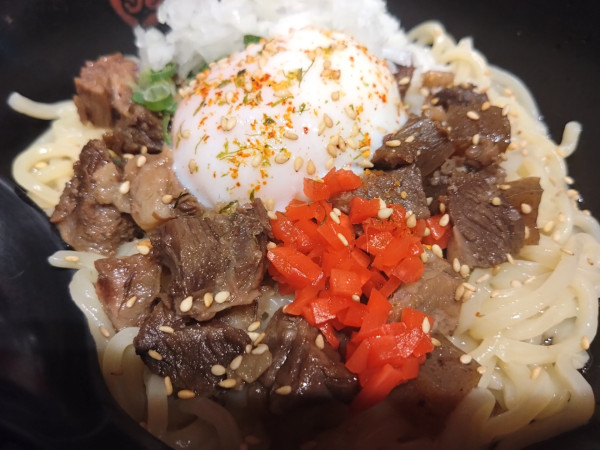 「牛すじ油ソバ 大盛り」@油ソバ専門店 山ト天 東京スクエアガーデン店の写真