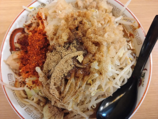 「小ラーメン 味噌味」@ラーメン豚山 東京ラーメン横丁店の写真