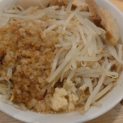 豚煮干しラーメン 辛味のトッピング